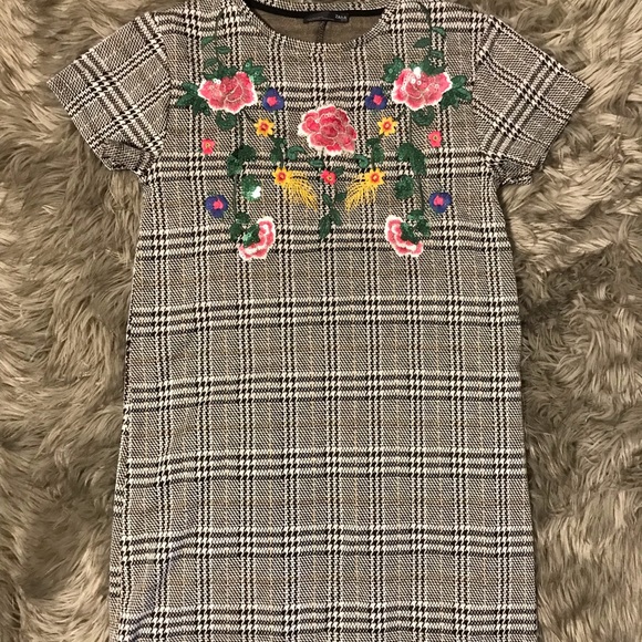Zara Embroidered dress with sequin detail - Picture 1 of 3